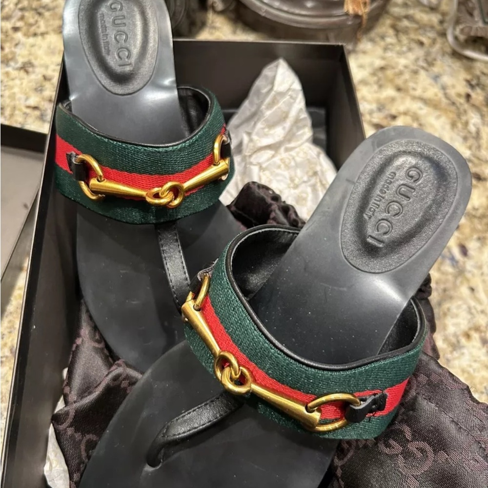 black Gucci horse bit leather thong logo ribbon in red & green NEW